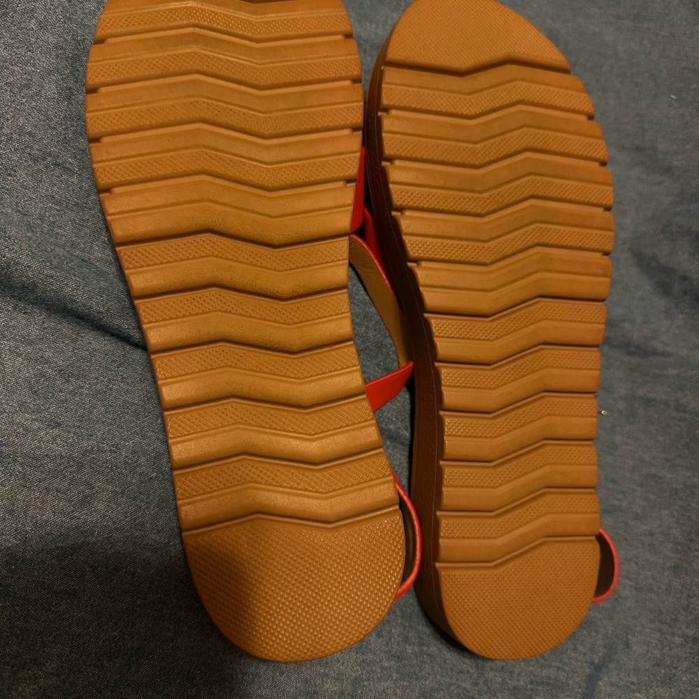Soda brand red women’s sandals - Picture 2 of 2